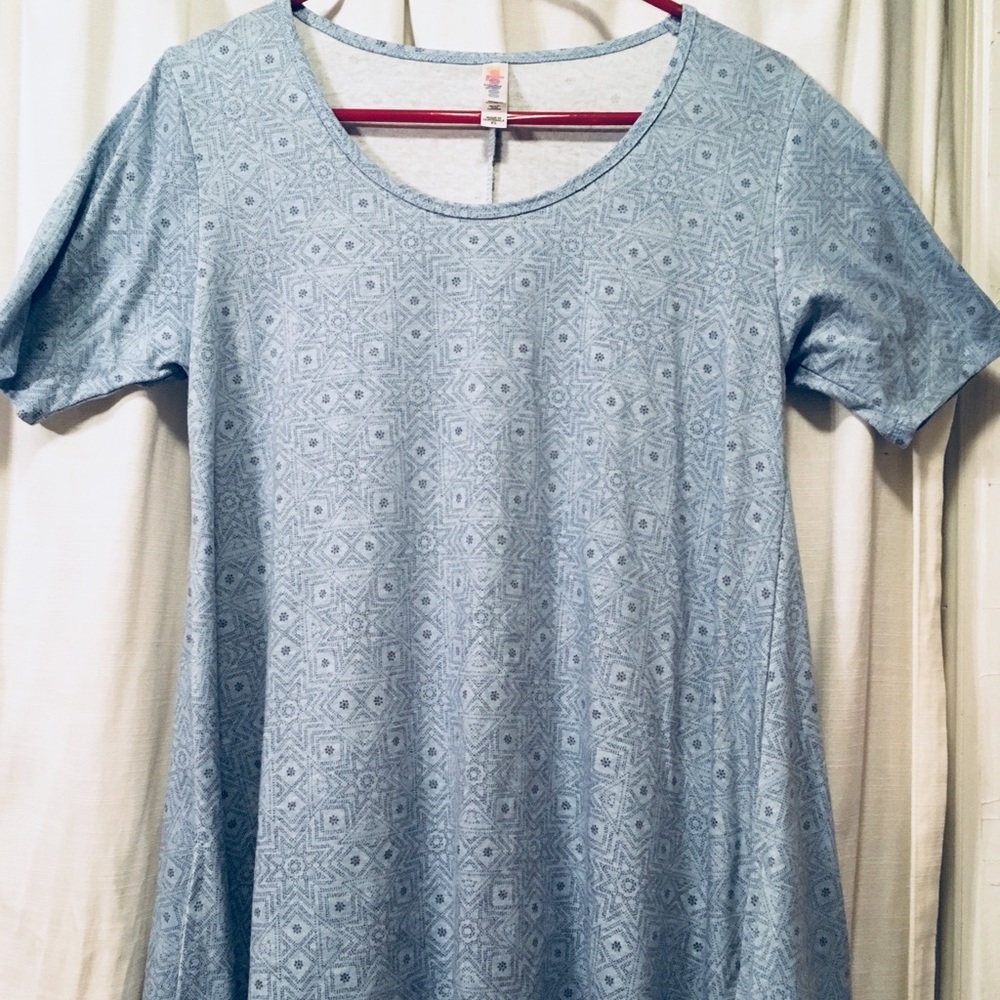 LuLaRoe short-sleeved tunic